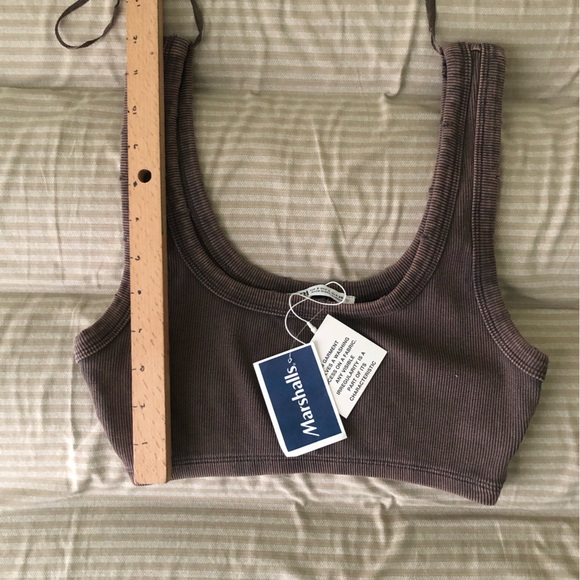 Distressed Ribbed Cropped Tank Top - Picture 4 of 5